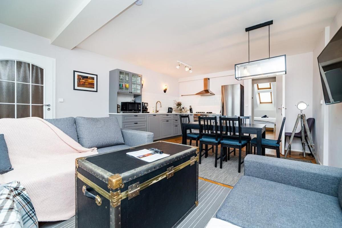 Central, Spacious, Modern 5 Bedrm Duplex W/Balcony Prague Luaran gambar