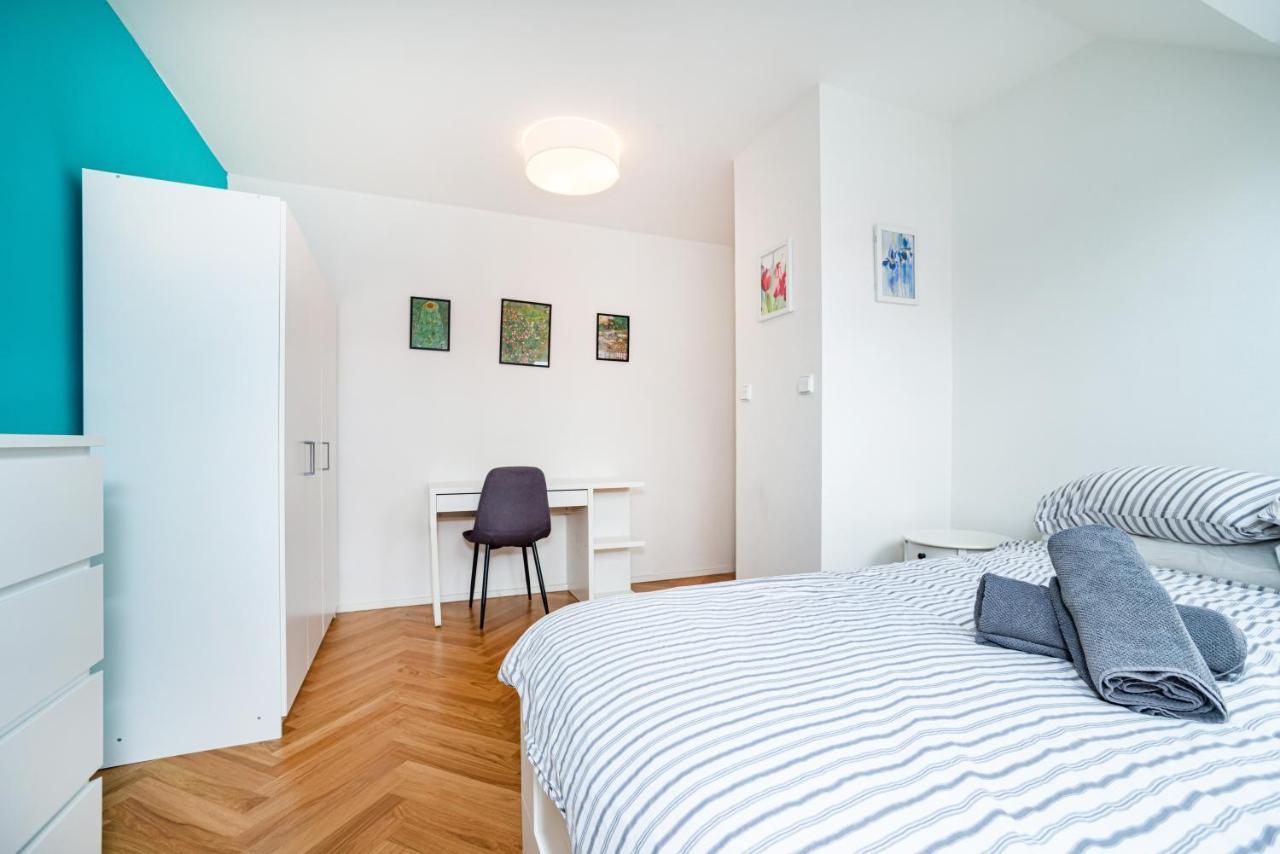 Central, Spacious, Modern 5 Bedrm Duplex W/Balcony Prague Luaran gambar