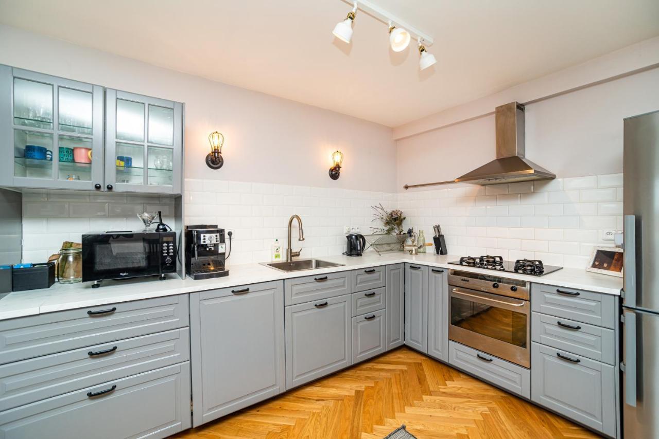 Central, Spacious, Modern 5 Bedrm Duplex W/Balcony Prague Luaran gambar