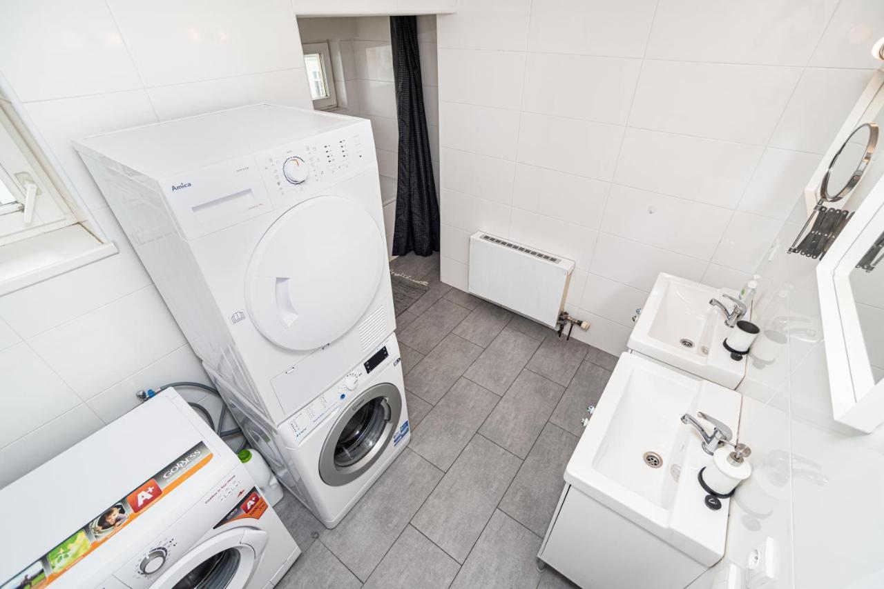 Central, Spacious, Modern 5 Bedrm Duplex W/Balcony Prague Luaran gambar