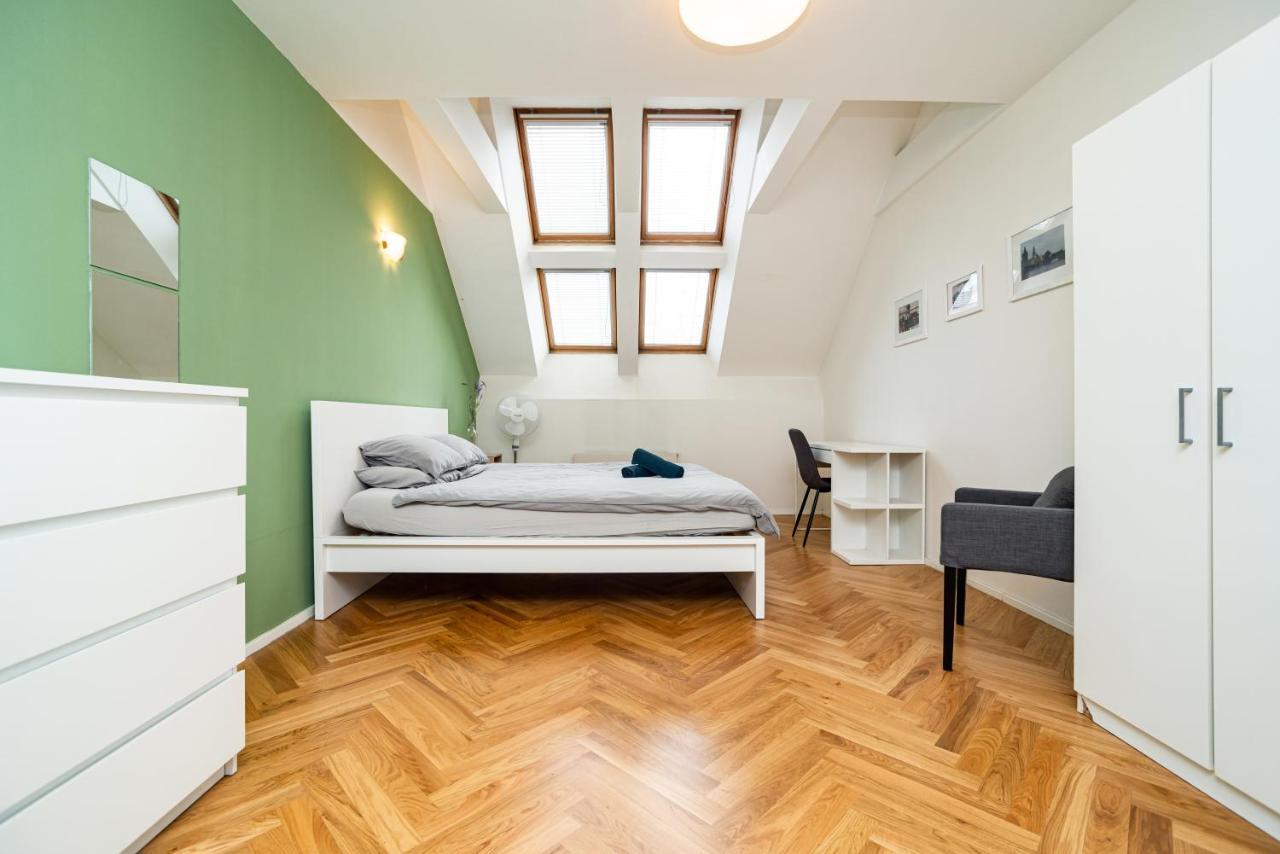 Central, Spacious, Modern 5 Bedrm Duplex W/Balcony Prague Luaran gambar