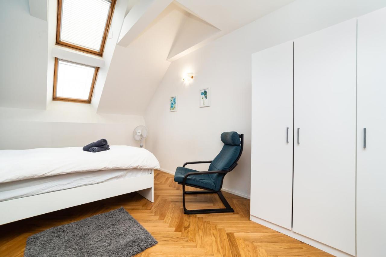 Central, Spacious, Modern 5 Bedrm Duplex W/Balcony Prague Luaran gambar