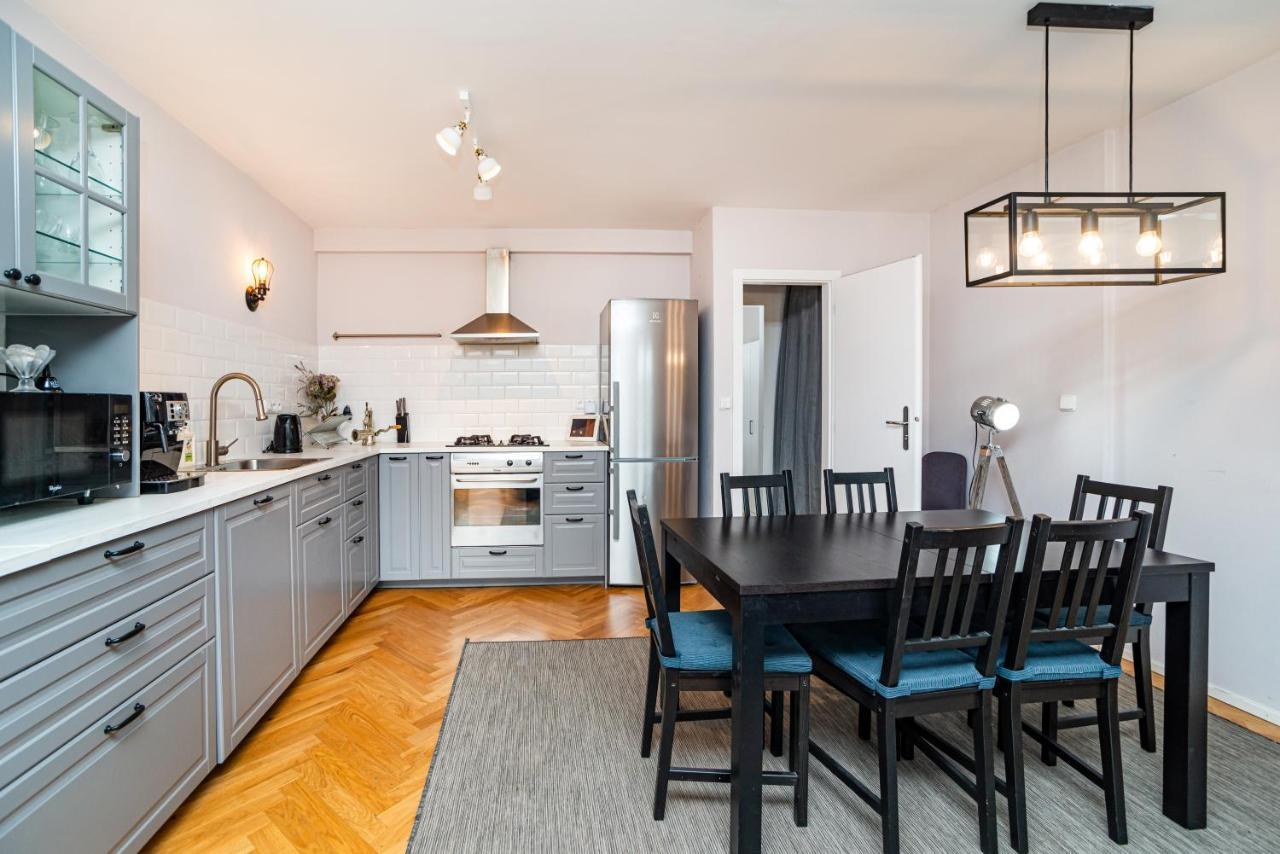 Central, Spacious, Modern 5 Bedrm Duplex W/Balcony Prague Luaran gambar